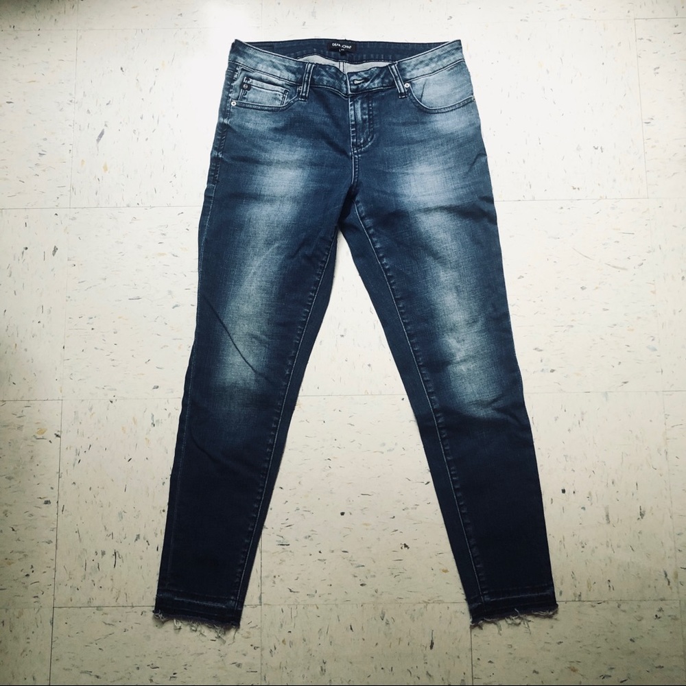 Skinny Jeans Frayed Trim Dark Wash